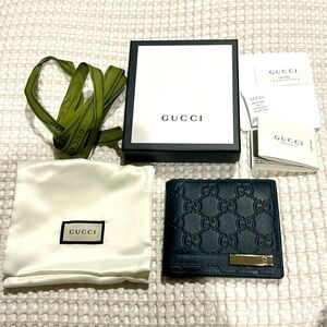 Gucci wallet, gently used